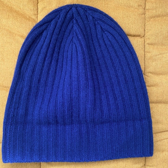 N.PEAL London 100% cashmere hat - Picture 3 of 3